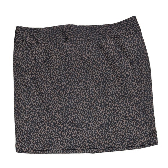 Lane Bryant Dresses & Skirts - Lane Bryant animal print short mid length leopard cheetah ponte skirt   26